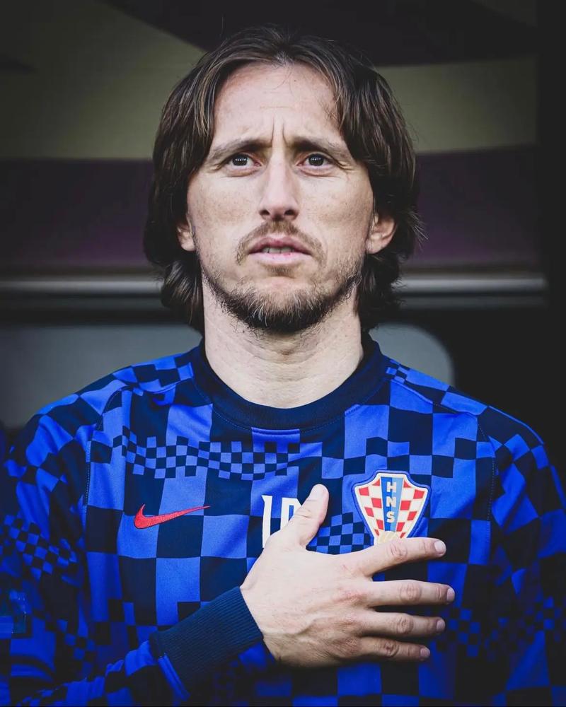 巴萨发布对阵马竞海报：亚马尔对决阿尔瓦雷斯，拉菲尼亚C位