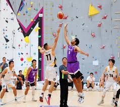 巴里·邦兹单季击出 73 支本垒打，刷新人类极限，成为单季本垒打纪录保持者